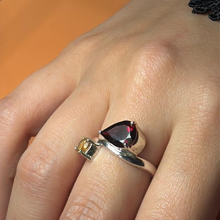 Sevgi jewels Deep Red Garnet and citrine Ring that is based in dubai UAE